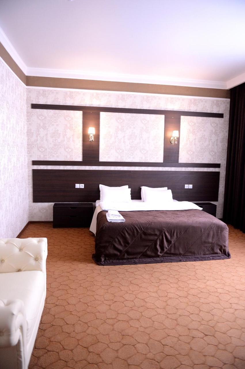 Pride Hotel タラズ エクステリア 写真
